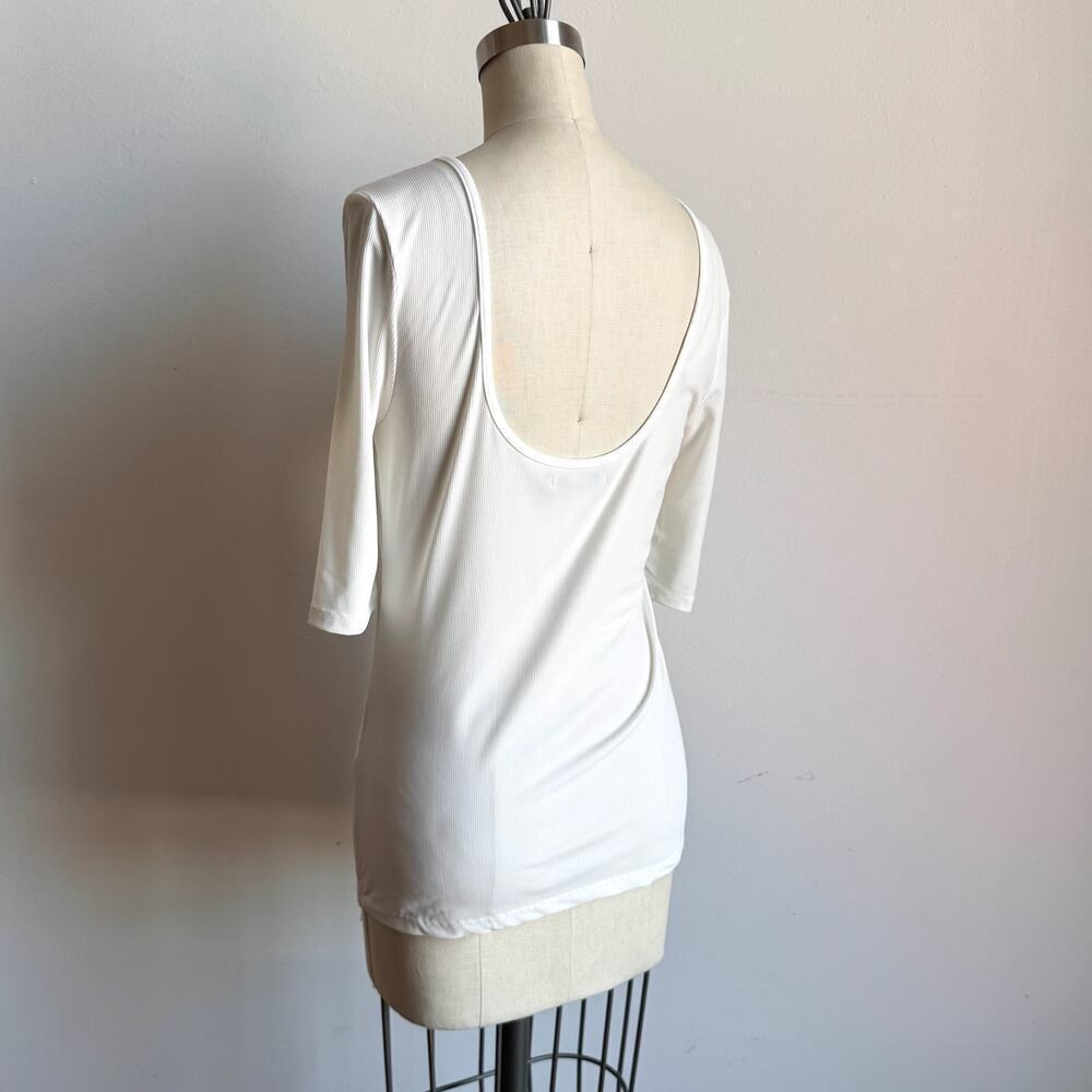 AMOMENTO White Ribbed Cut-out Back T-Shirt - Picture 3 of 10